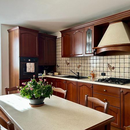 Al Civico 7 Villa Oliveto Lario Екстериор снимка