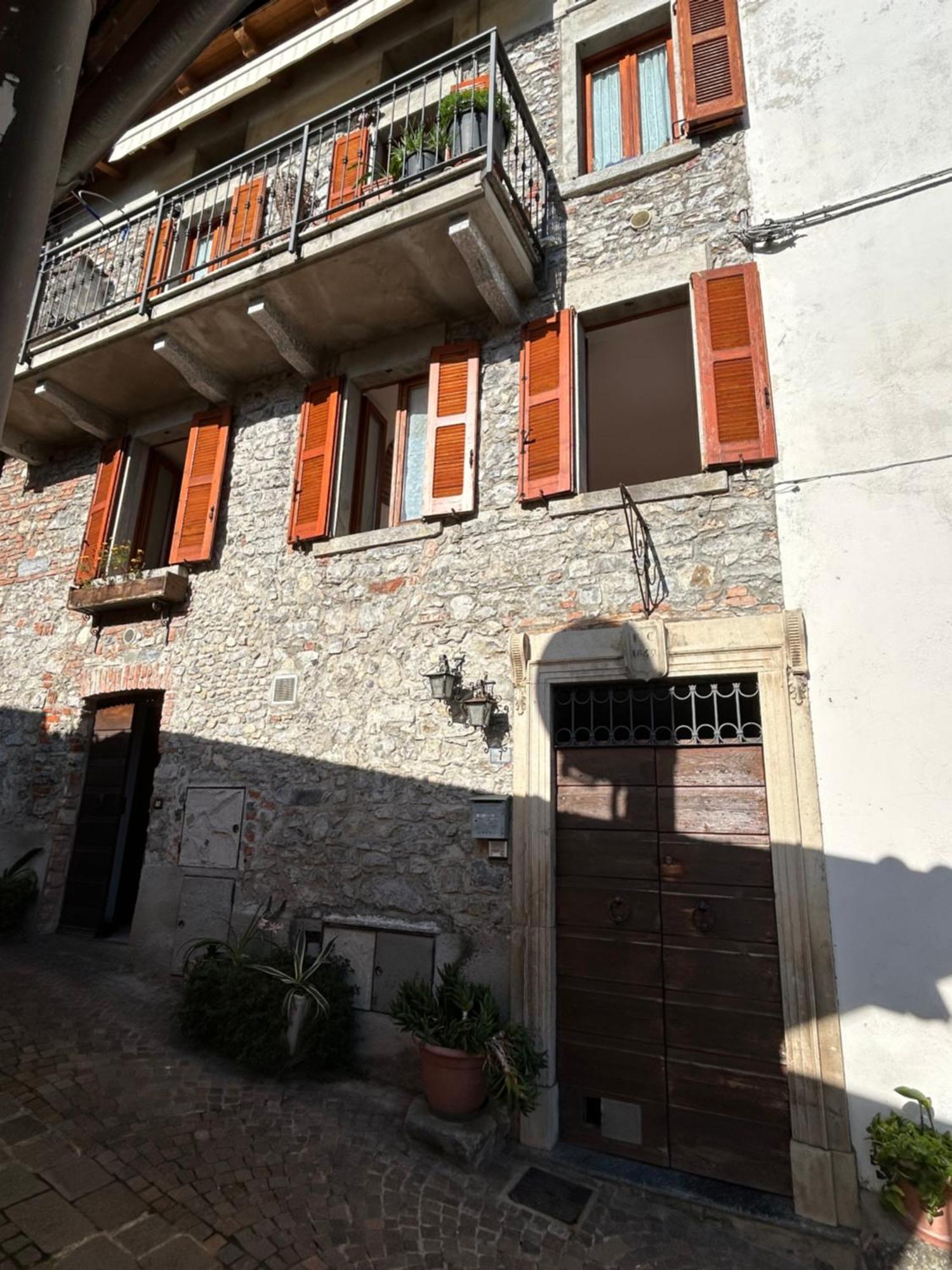Al Civico 7 Villa Oliveto Lario Екстериор снимка