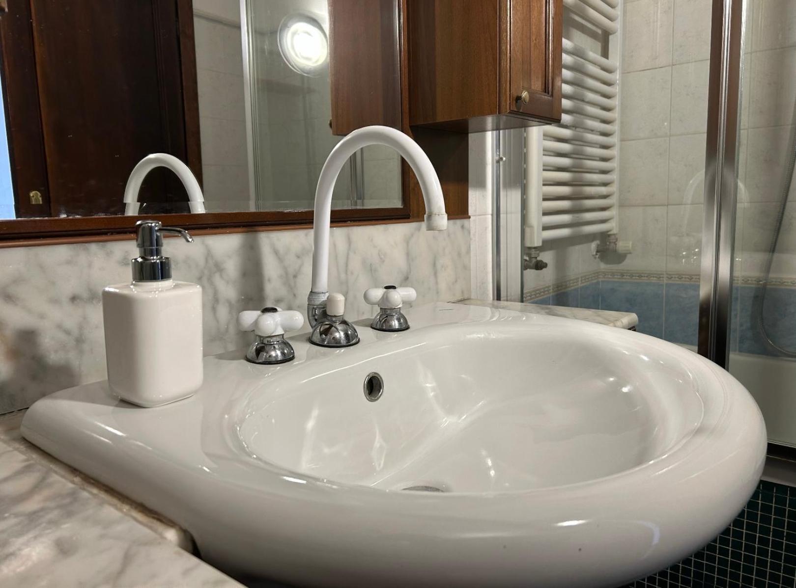 Al Civico 7 Villa Oliveto Lario Екстериор снимка